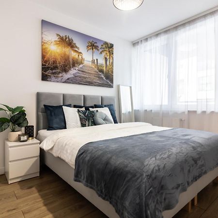 Apartament Near Sky Tower Free Parking For 2 Cars Wroclaw Exterior photo